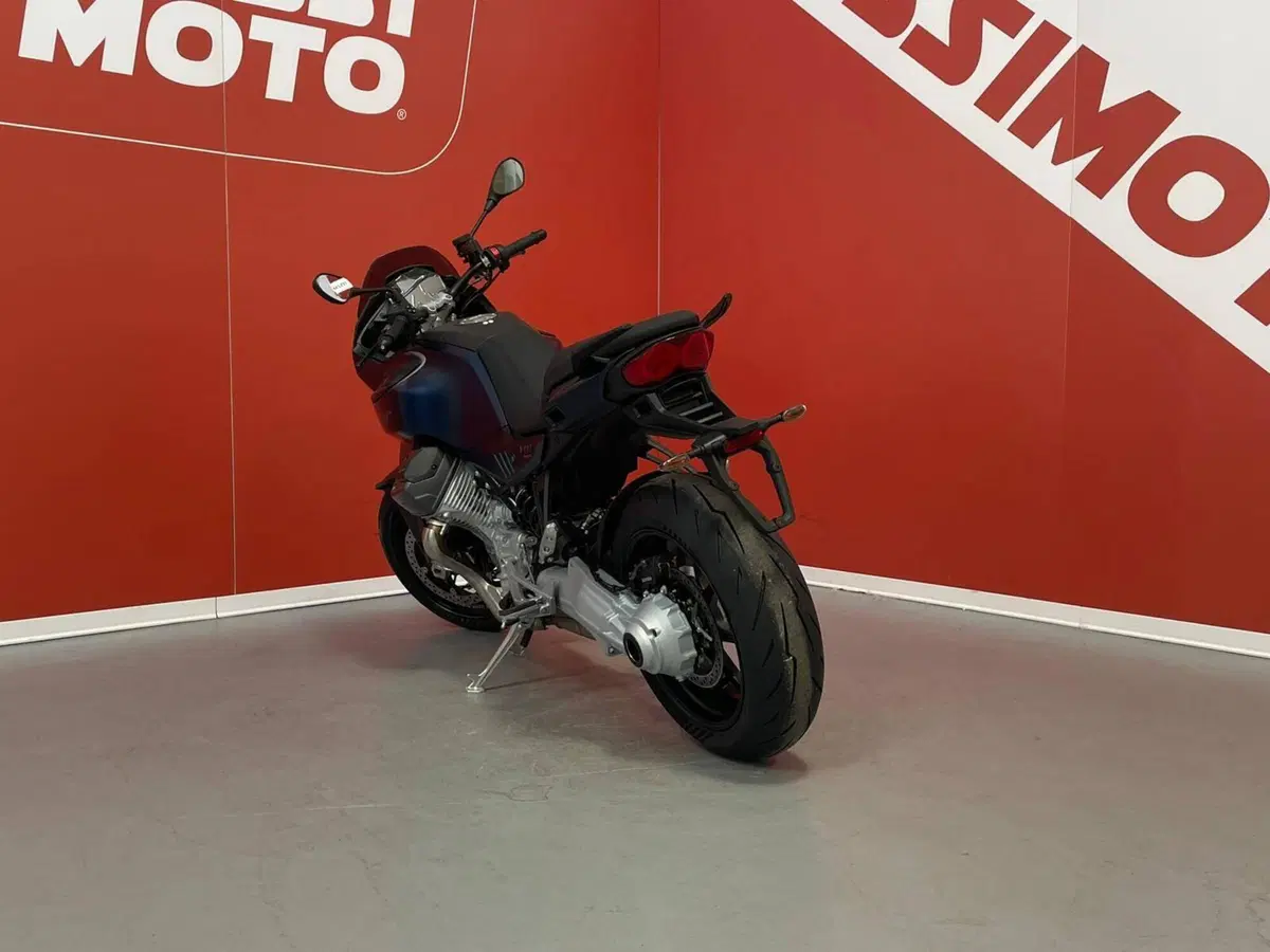 Moto Guzzi V100 Mandello (2025 - 26) (8)