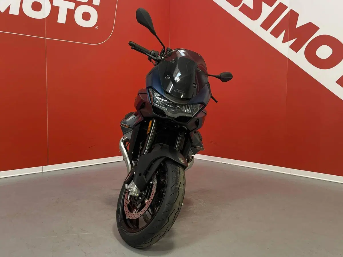 Moto Guzzi V100 Mandello (2025 - 26) (7)