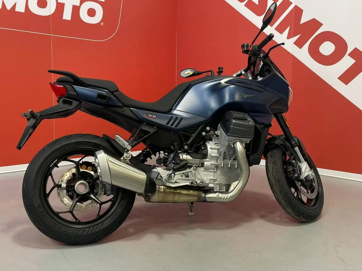 Moto Guzzi V100 Mandello (2025 - 26) (4)