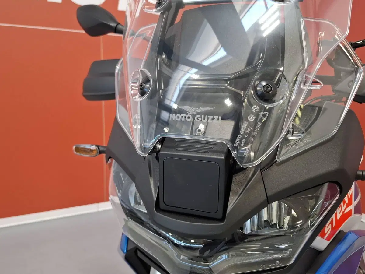 Moto Guzzi Stelvio Duecento Tributo (2025 - 26) (9)