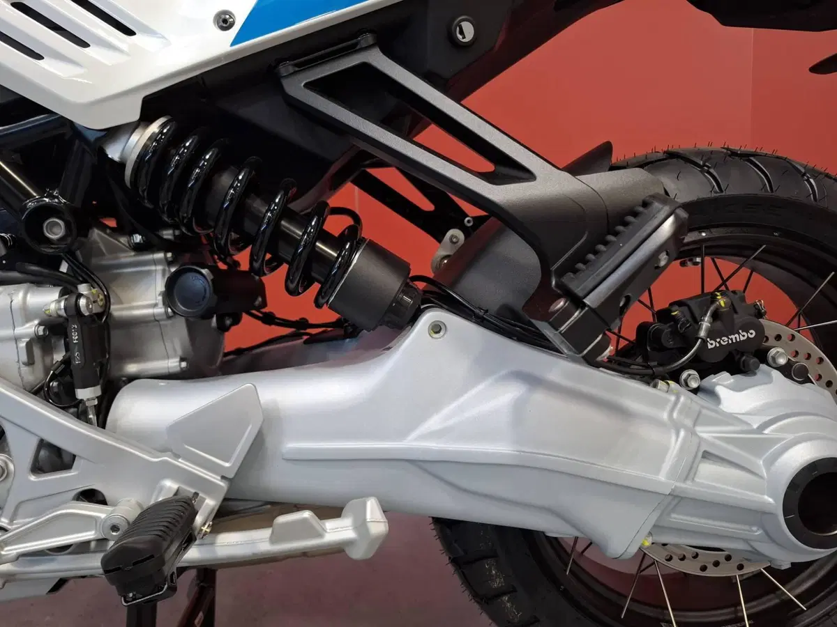 Moto Guzzi Stelvio Duecento Tributo (2025 - 26) (14)