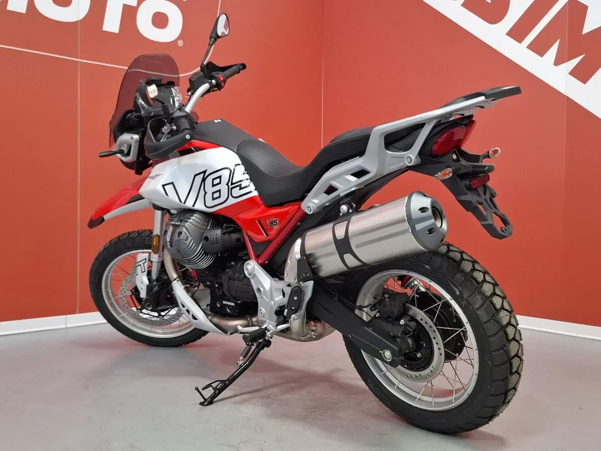 Moto Guzzi V85 TT (2024 - 26) (6)