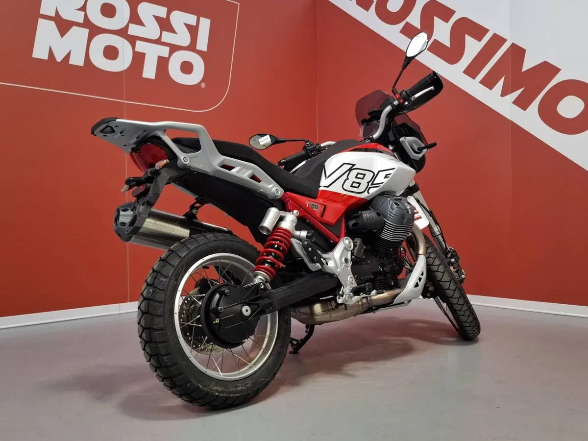 Moto Guzzi V85 TT (2024 - 26) (3)