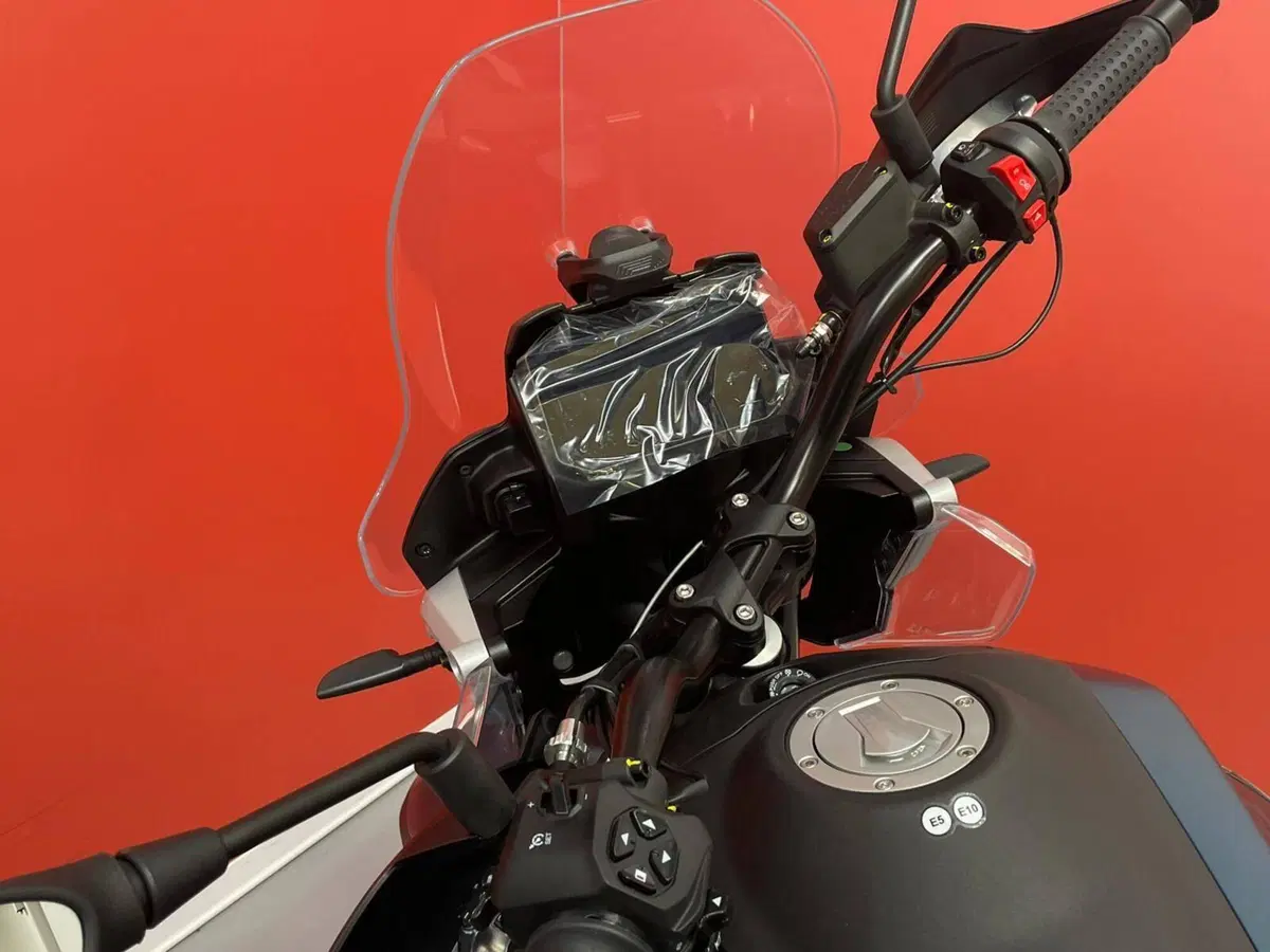 Moto Guzzi V85 TT (2024 - 26) (10)