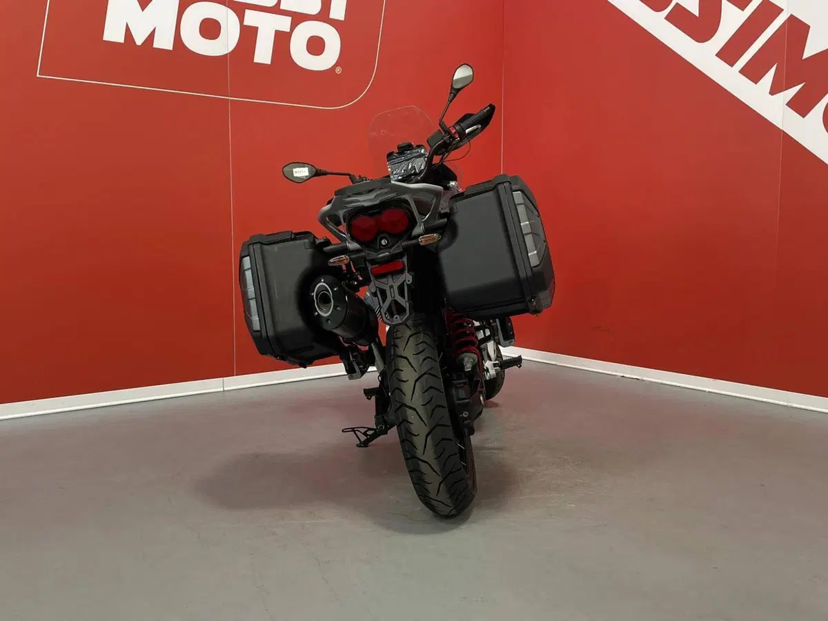 Moto Guzzi V85 TT (2024 - 26) (9)