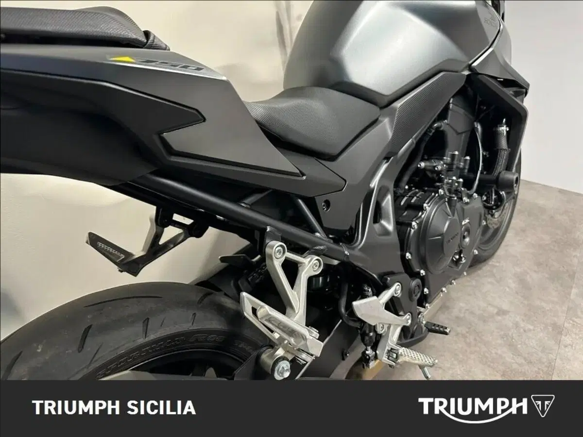 Honda CB 750 Hornet (2023 - 24) (8)