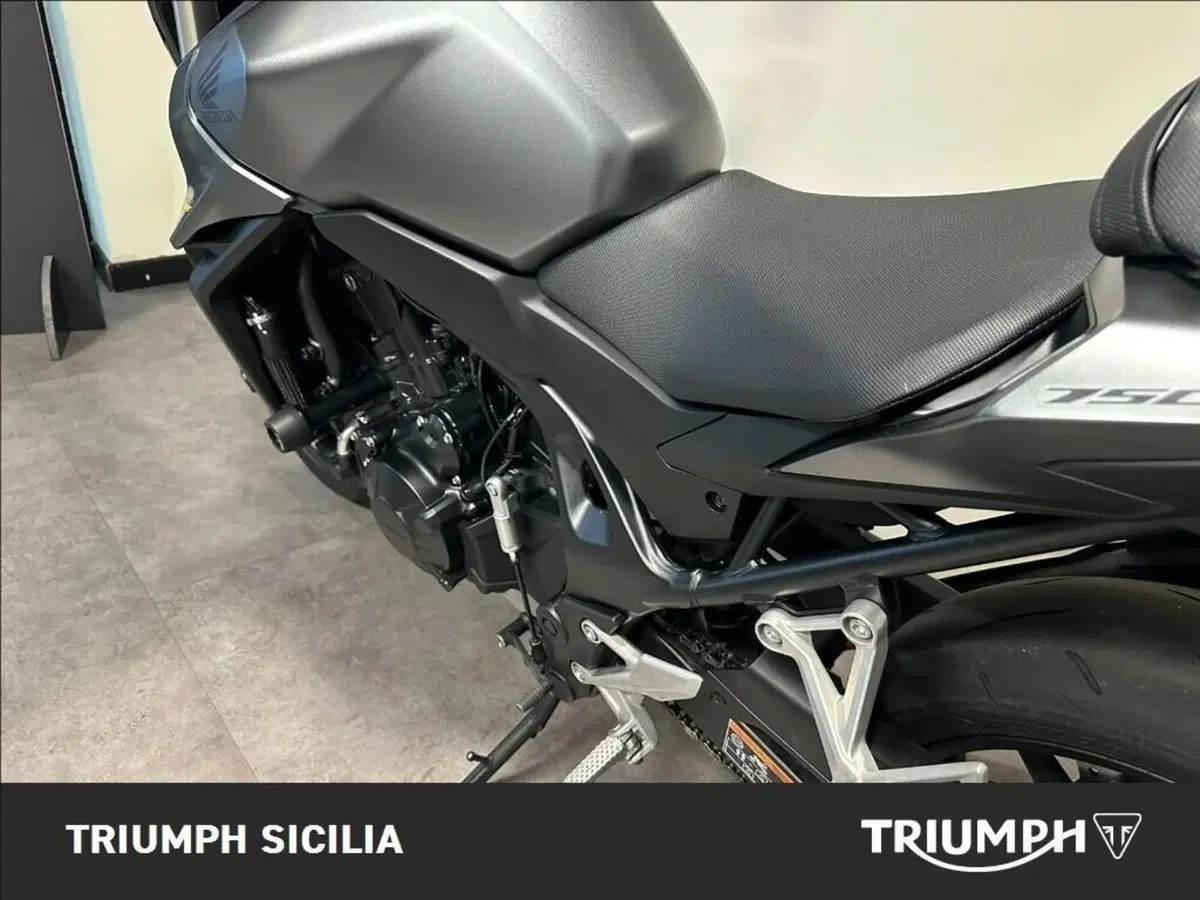 Honda CB 750 Hornet (2023 - 24) (9)