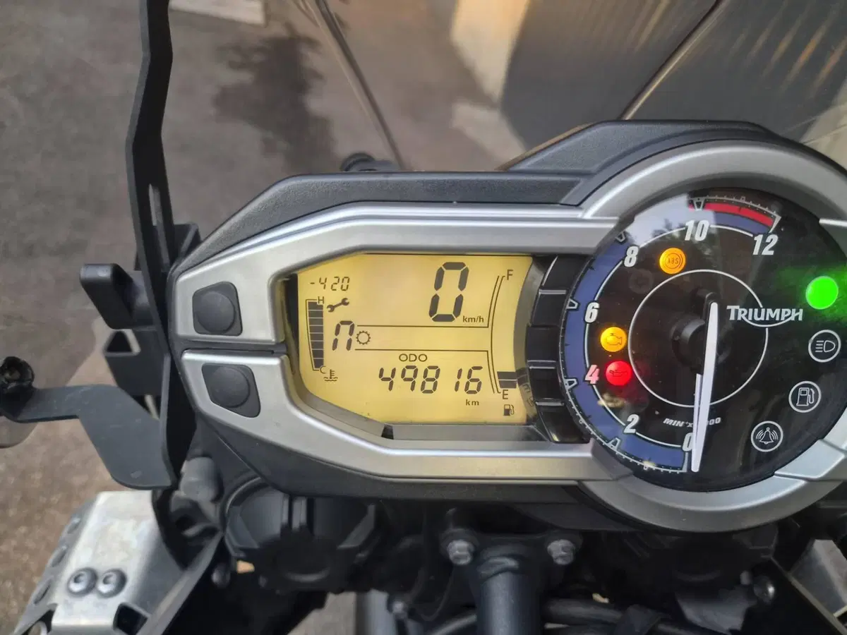 Triumph Tiger 800 XC ABS (2010 - 14) (4)