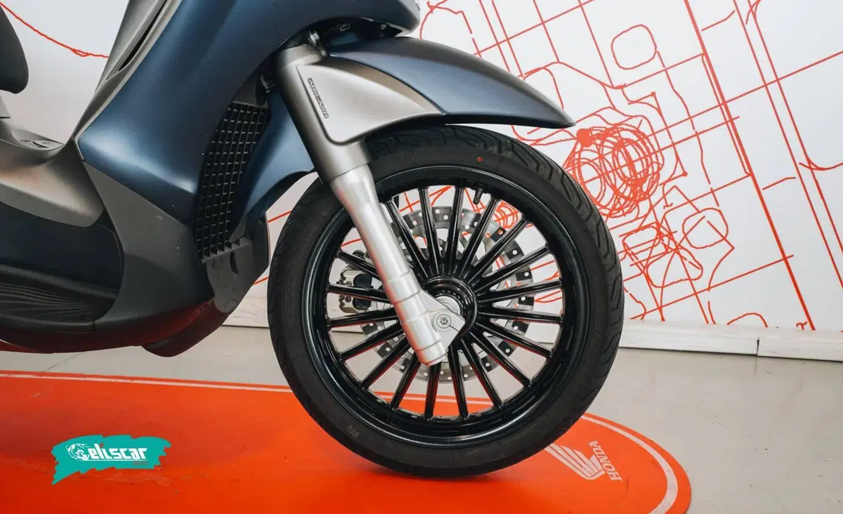 Piaggio Beverly 300 i.e. ABS-ASR (2016 - 20) (10)