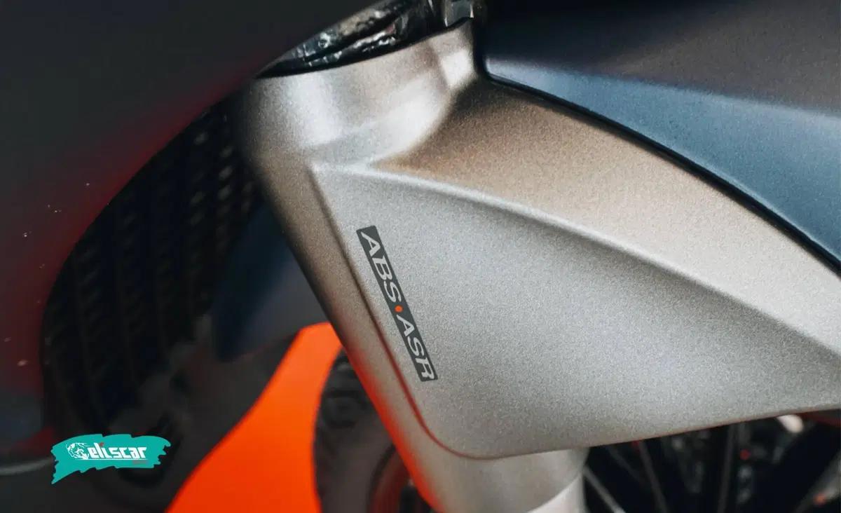 Piaggio Beverly 300 i.e. ABS-ASR (2016 - 20) (11)