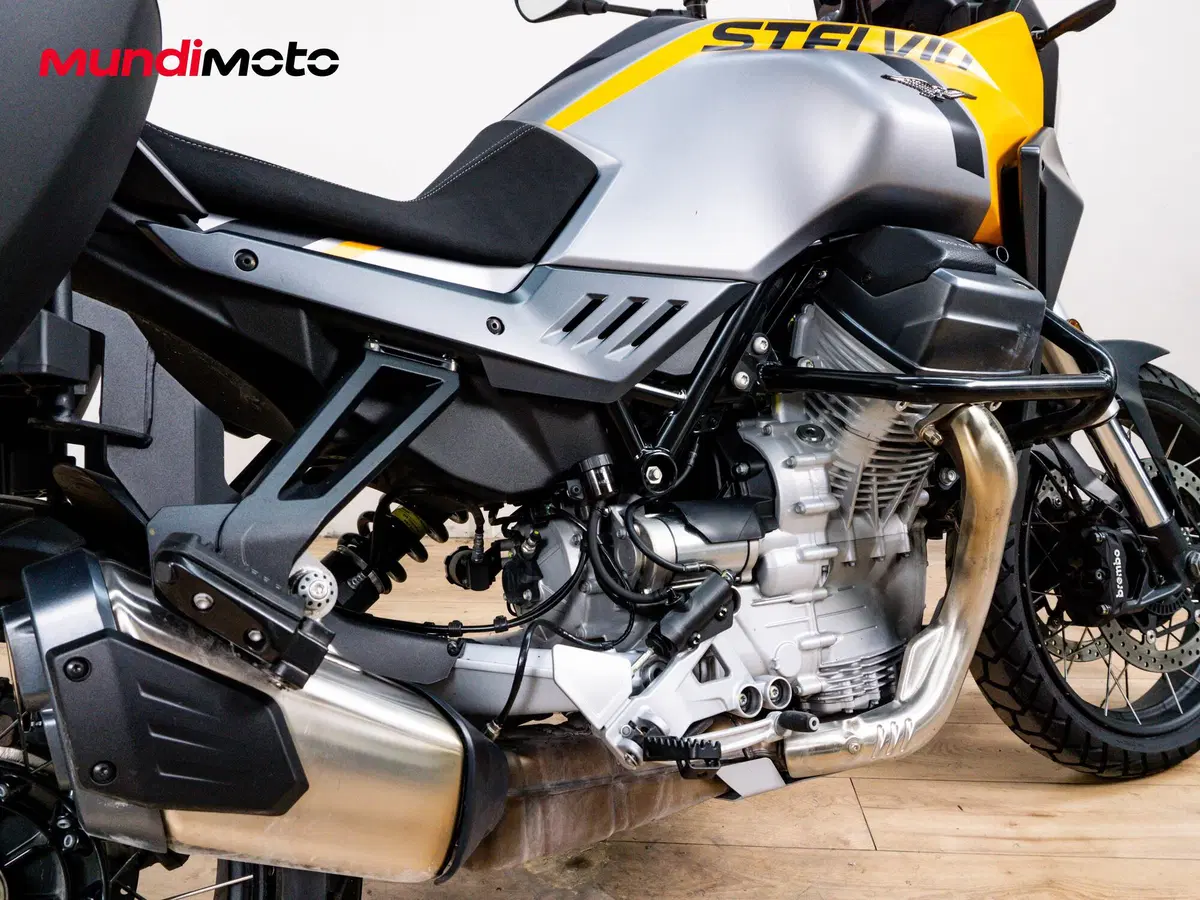 Moto Guzzi Stelvio (2024 - 26) (4)