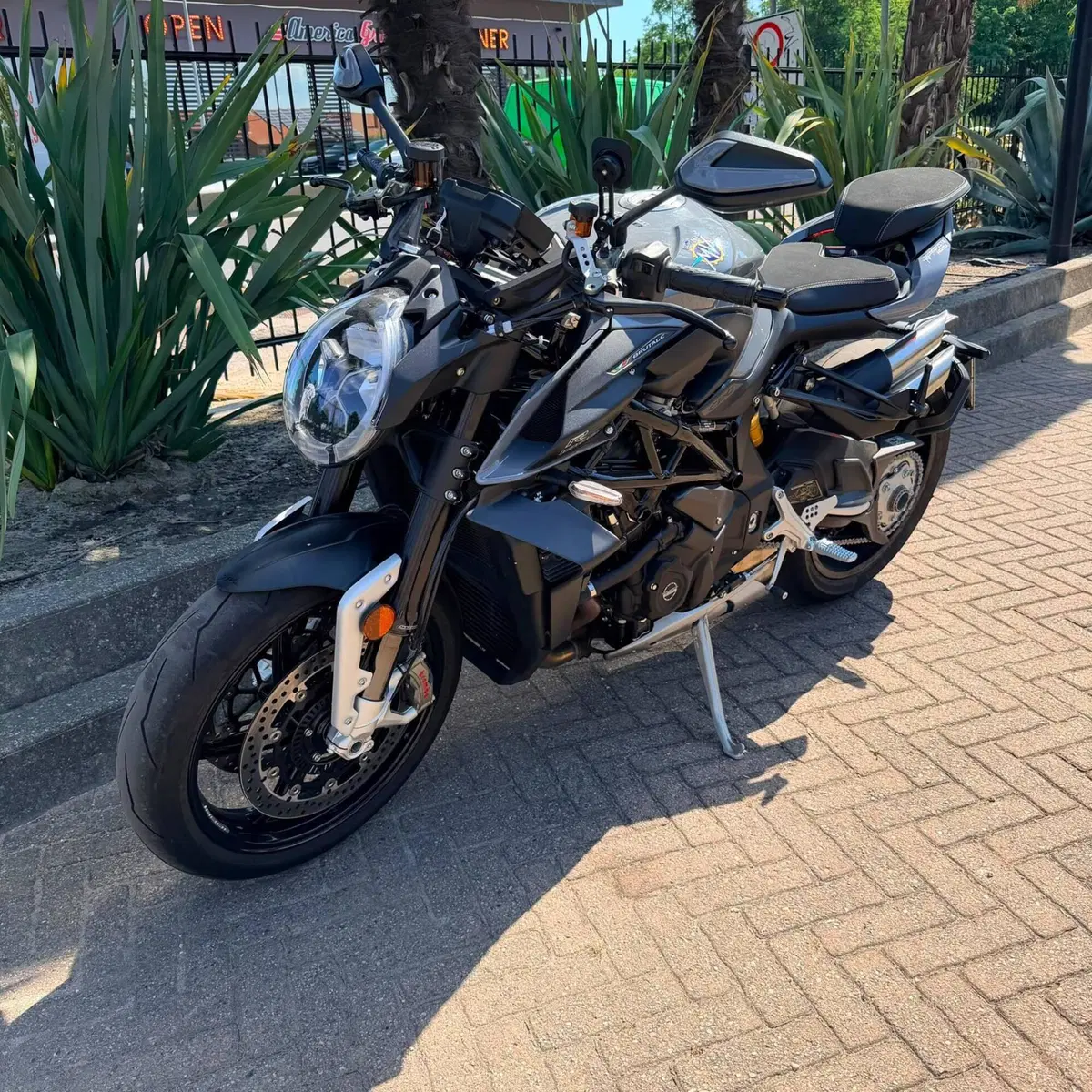 MV Agusta Brutale 1000 RS (2022 - 26) (2)