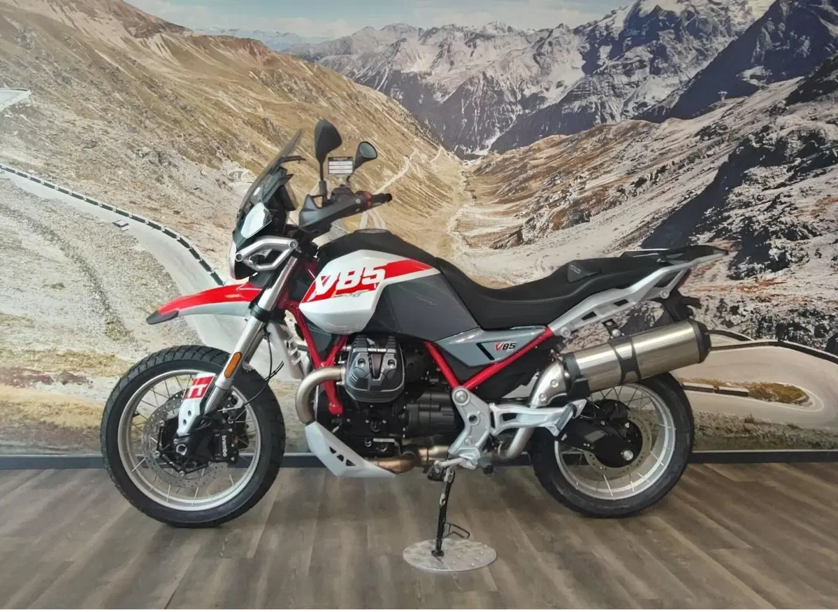 Moto Guzzi V85 TT Travel (2024 - 26) (3)