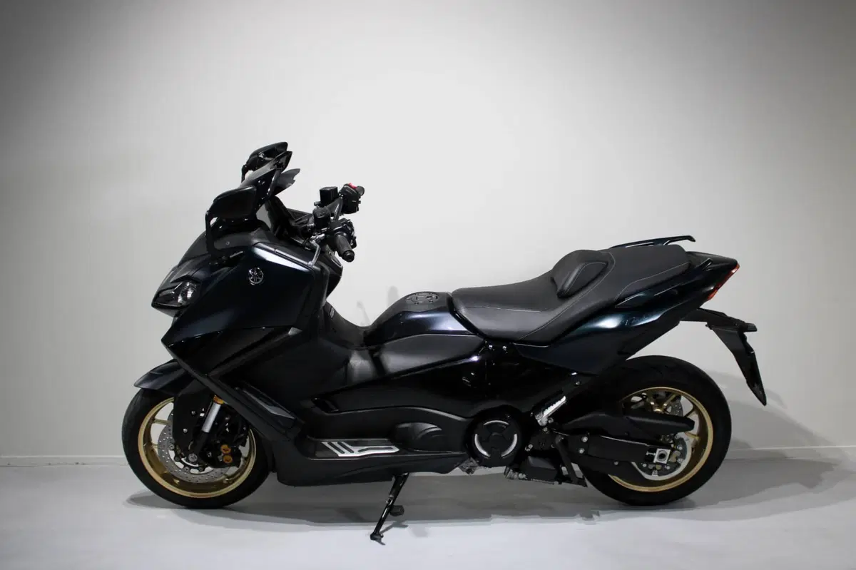 Yamaha T-Max 560 Tech Max (2022 - 24) (4)