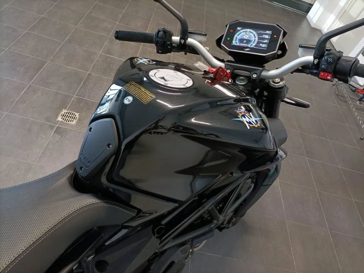 MV Agusta Brutale 800 R (2023 - 25) (12)