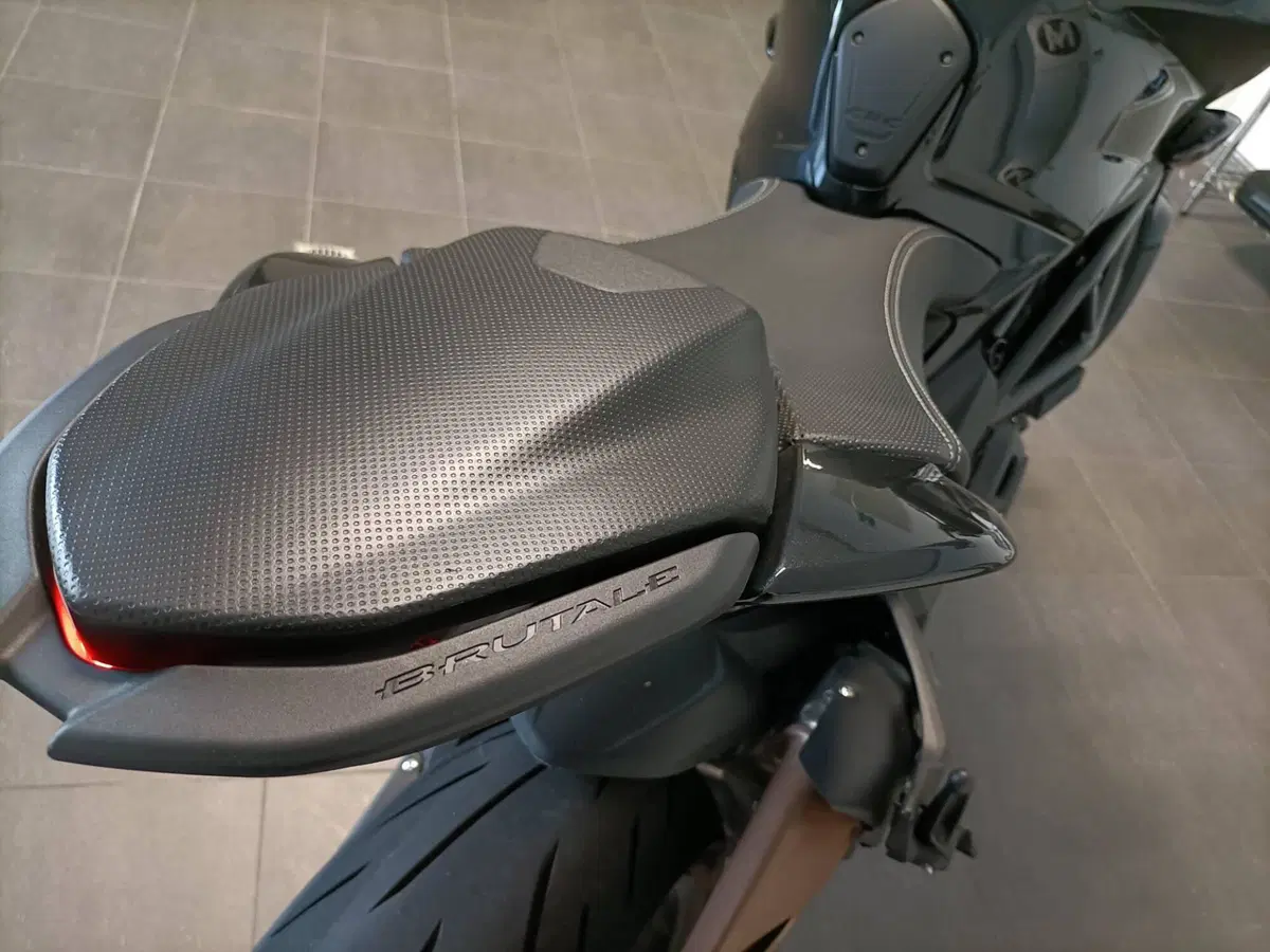 MV Agusta Brutale 800 R (2023 - 25) (13)