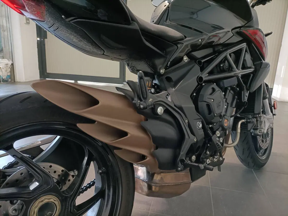MV Agusta Brutale 800 R (2023 - 25) (14)