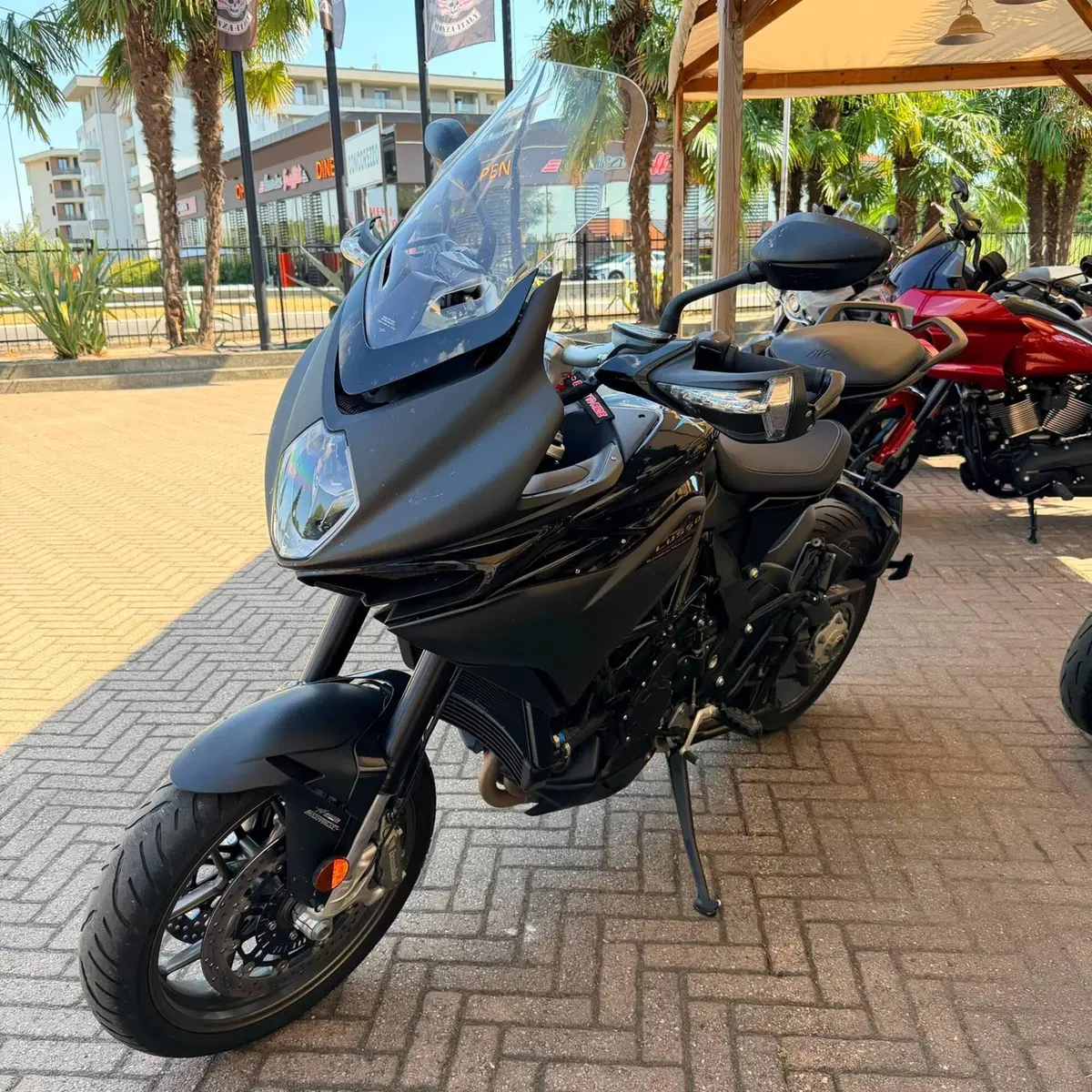 MV Agusta Turismo Veloce 800 Lusso SCS (2021 - 26) (4)