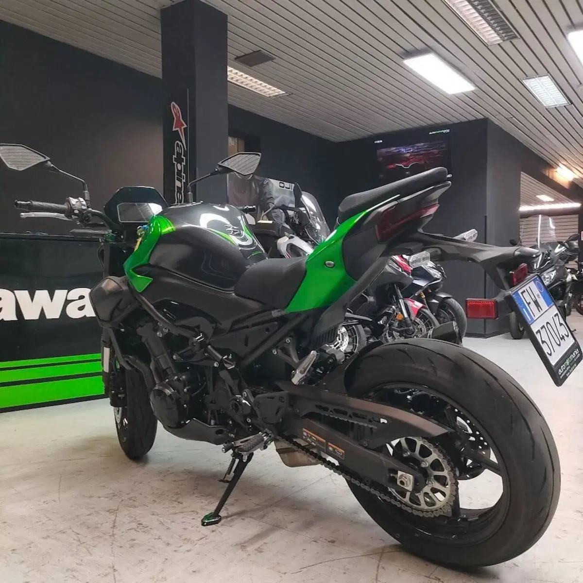 Kawasaki Z 900 (2025 - 26) (5)