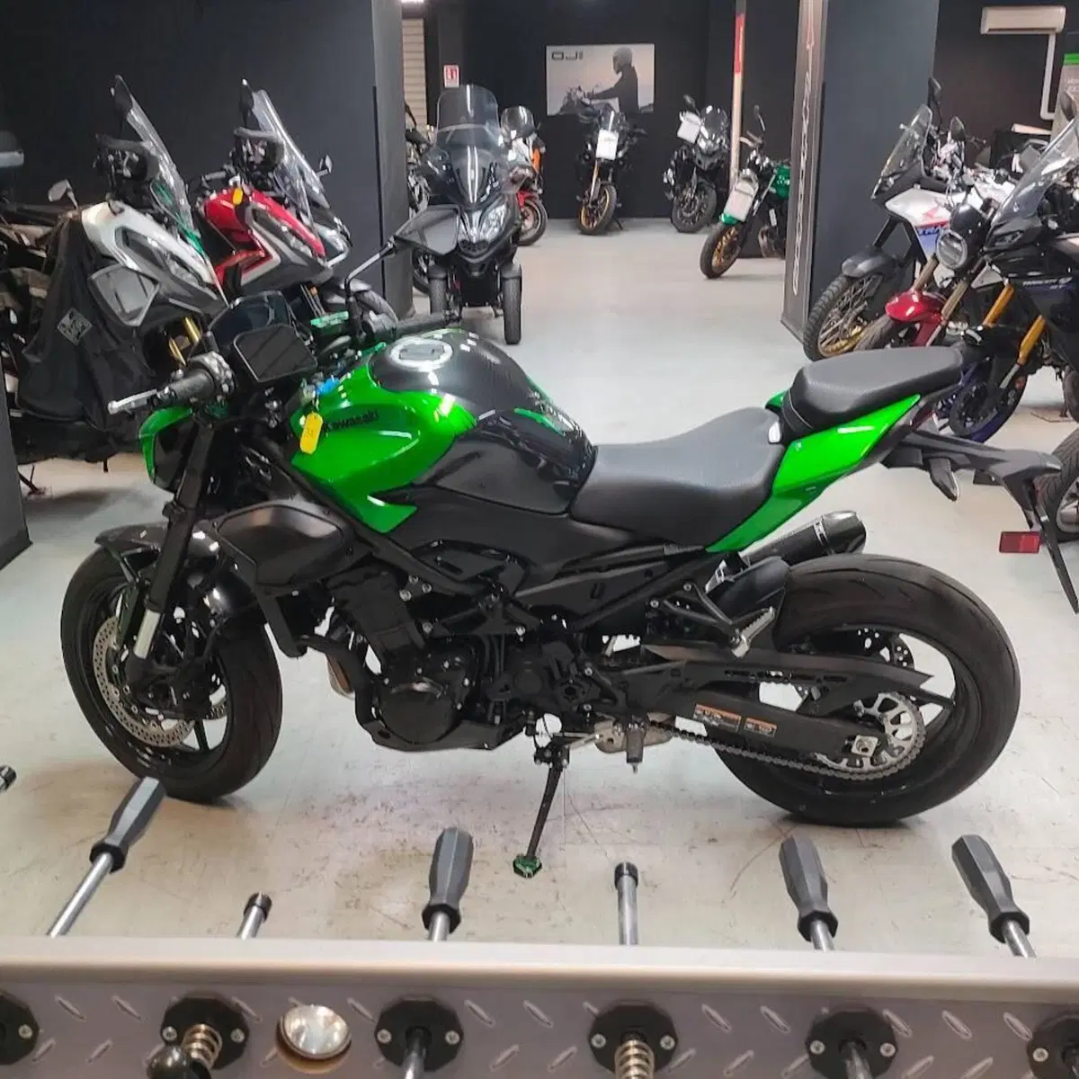 Kawasaki Z 900 (2025 - 26) (6)