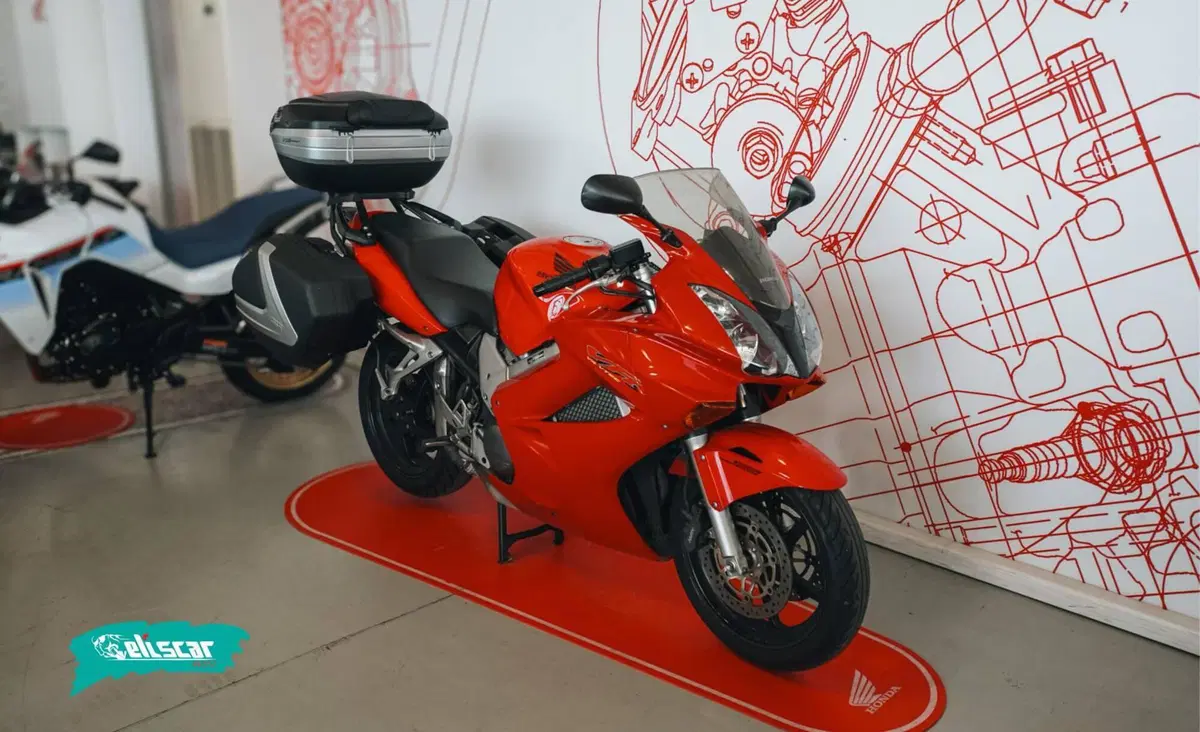 Honda VFR 800 (2002 - 05) (2)