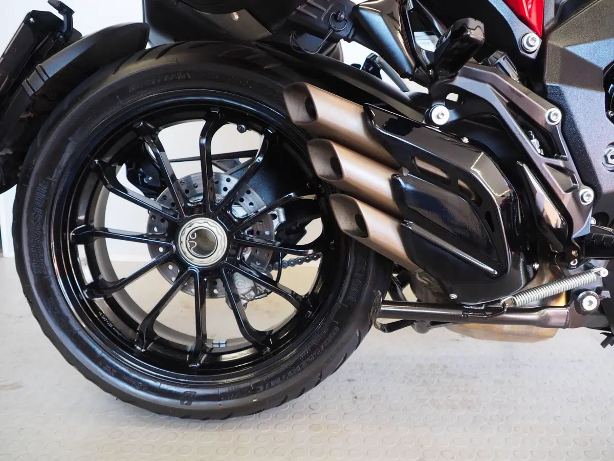 MV Agusta Turismo Veloce 800 Rosso (2021 - 23) (2)