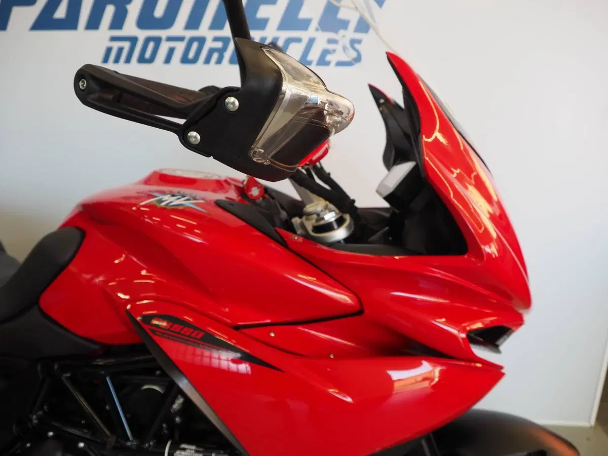 MV Agusta Turismo Veloce 800 Rosso (2021 - 23) (4)