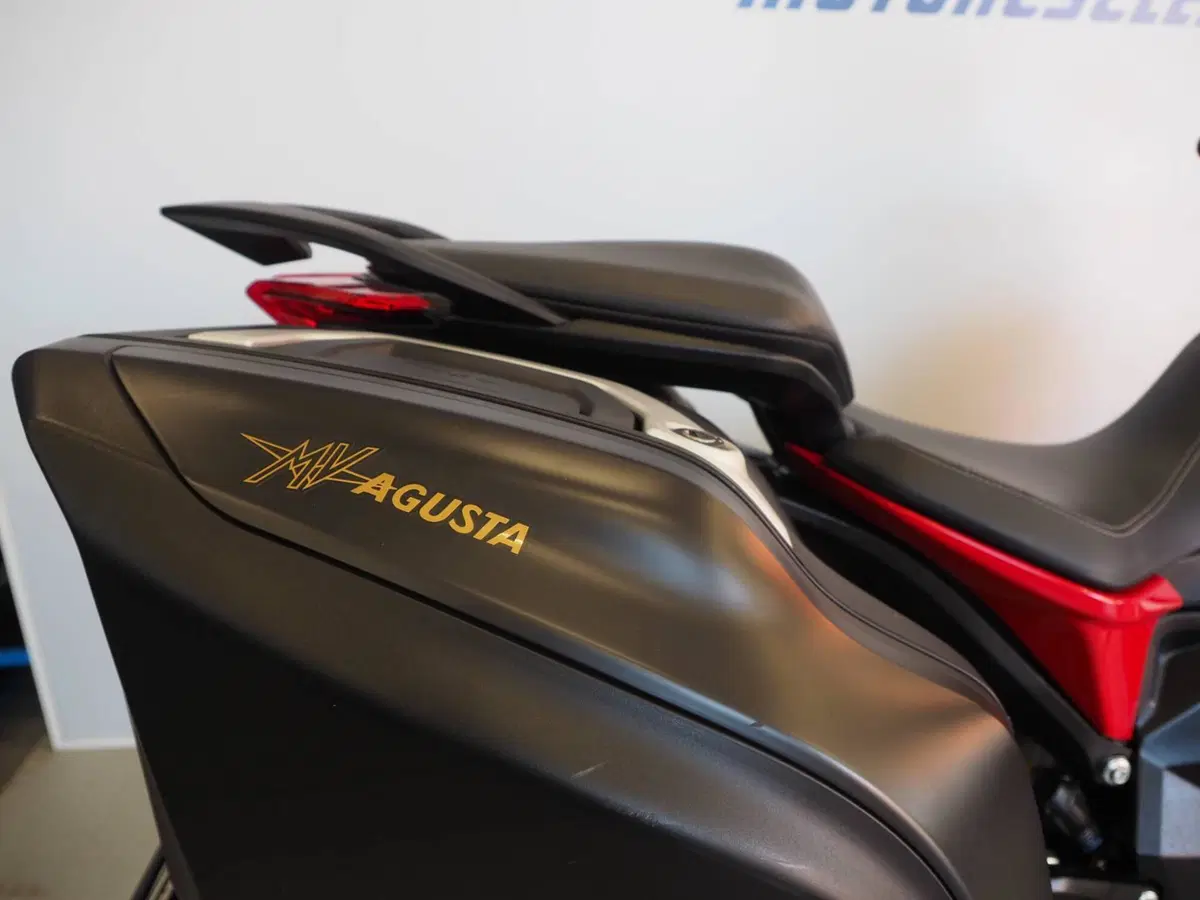MV Agusta Turismo Veloce 800 Rosso (2021 - 23) (5)