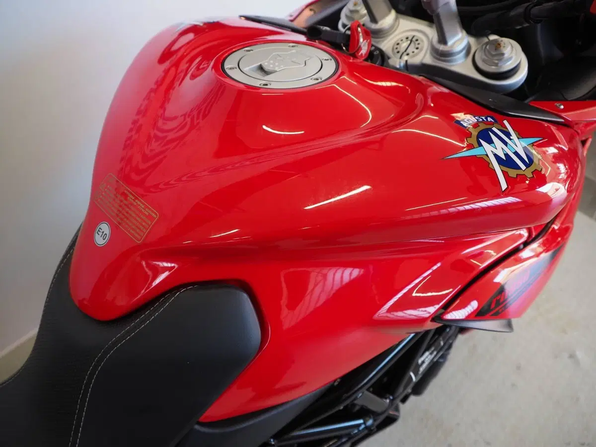 MV Agusta Turismo Veloce 800 Rosso (2021 - 23) (6)