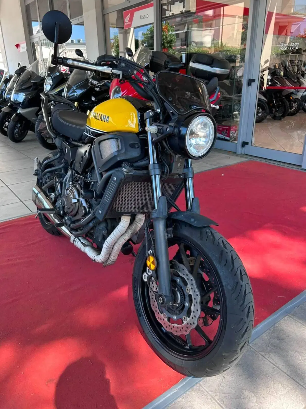 Yamaha XSR 700 ABS 60th Anniversary (2016 - 18) (2)
