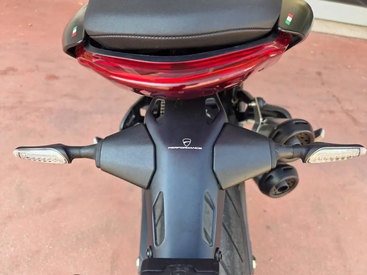 Ducati Monster 937 (2021 - 25) (10)