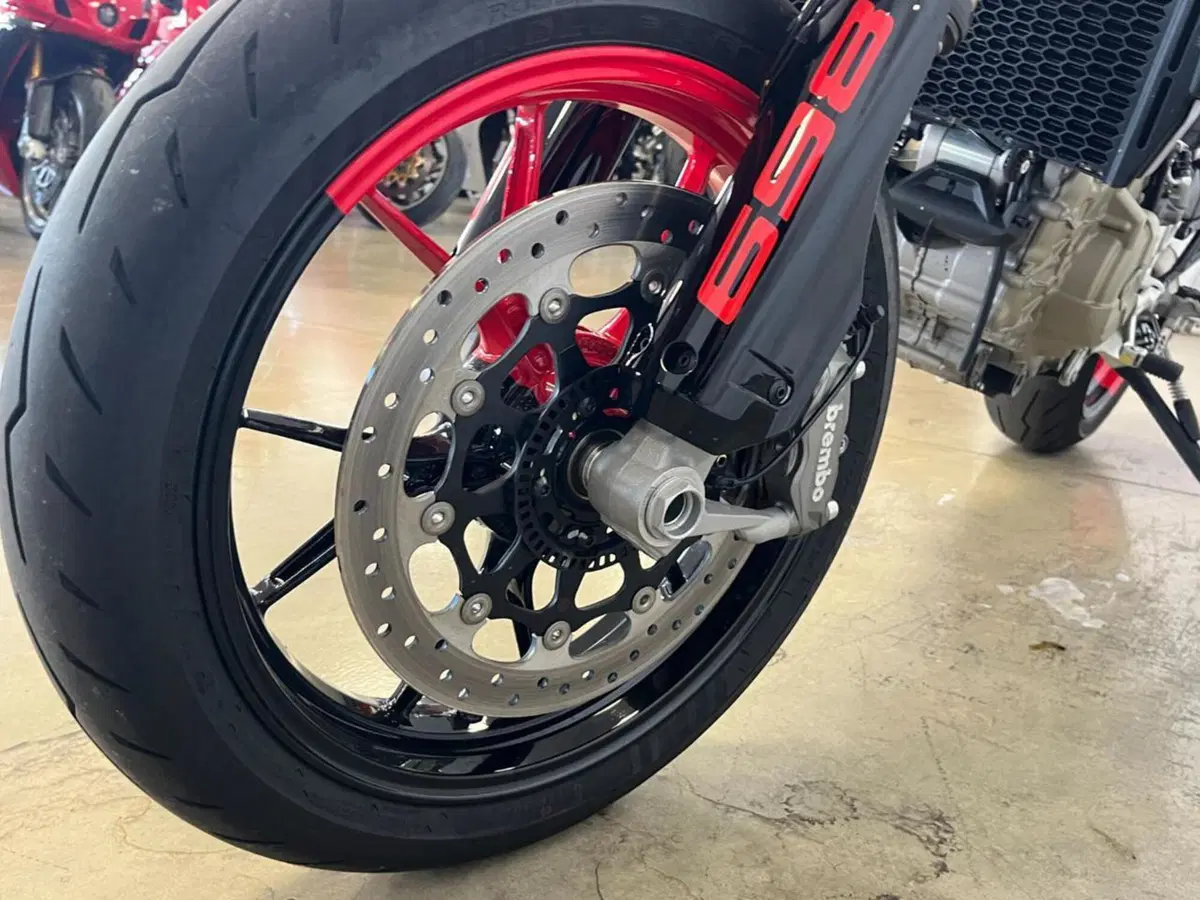 Ducati Hypermotard 698 Mono RVE (2024 - 26) (3)