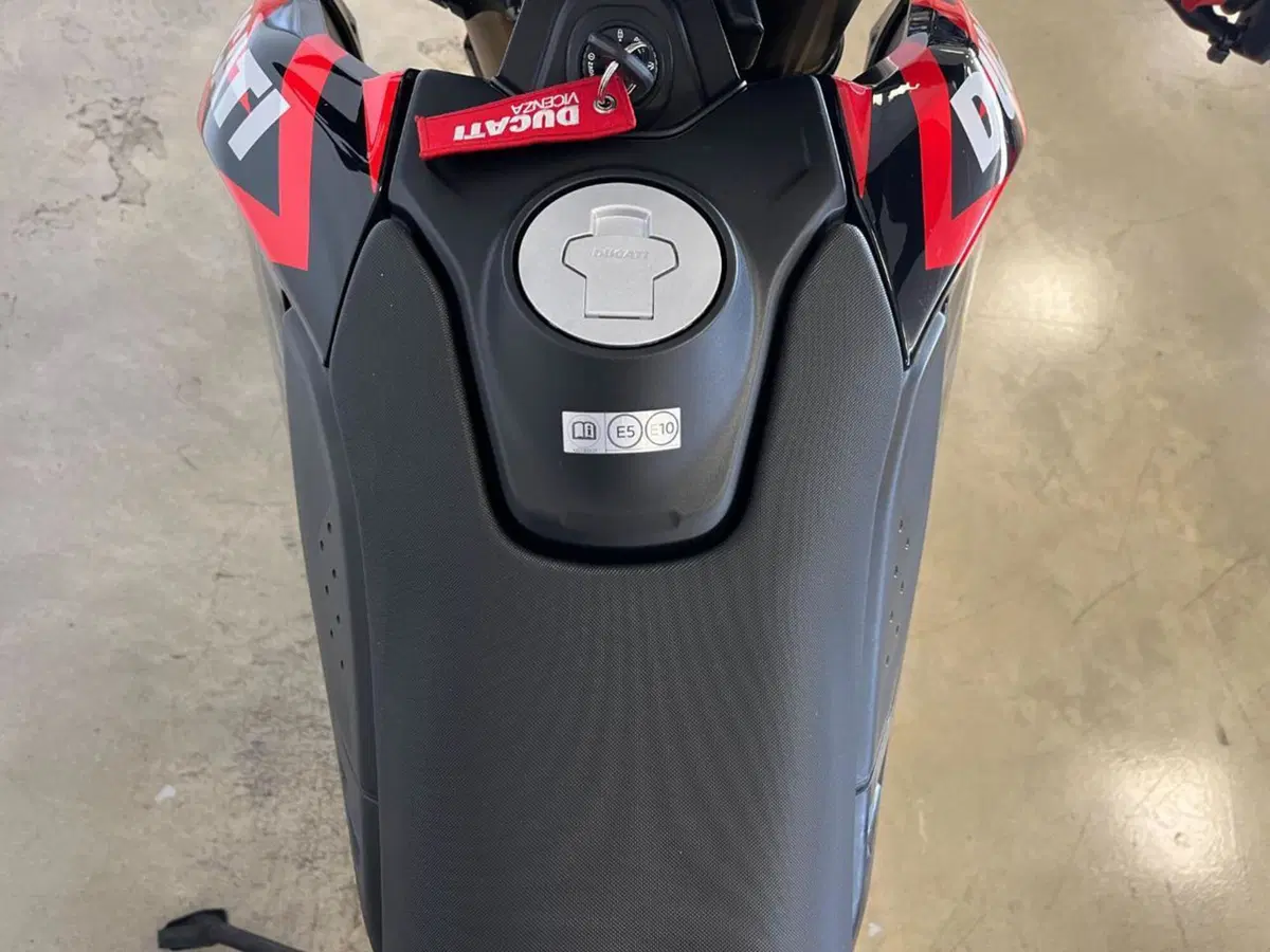 Ducati Hypermotard 698 Mono RVE (2024 - 26) (10)