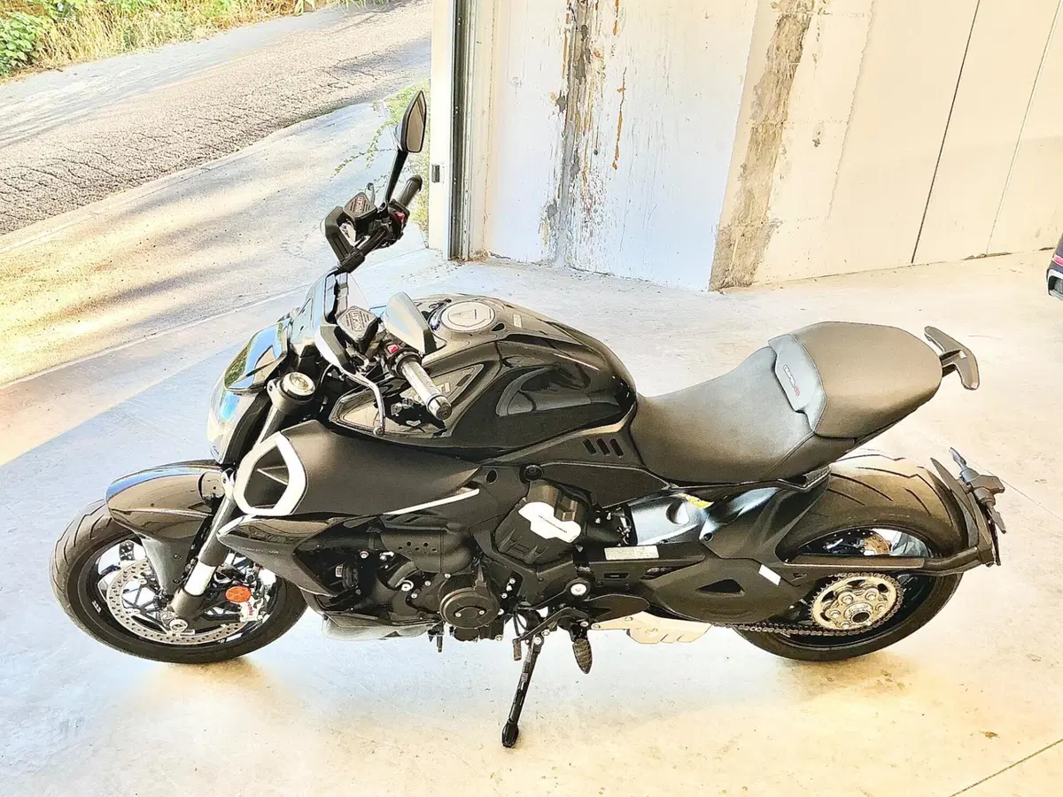 Ducati Diavel V4 (2023 - 26) (4)