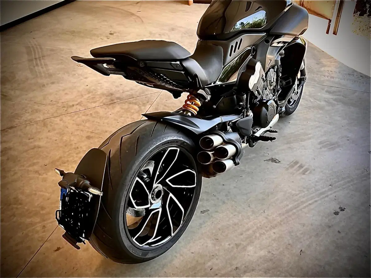 Ducati Diavel V4 (2023 - 26) (5)