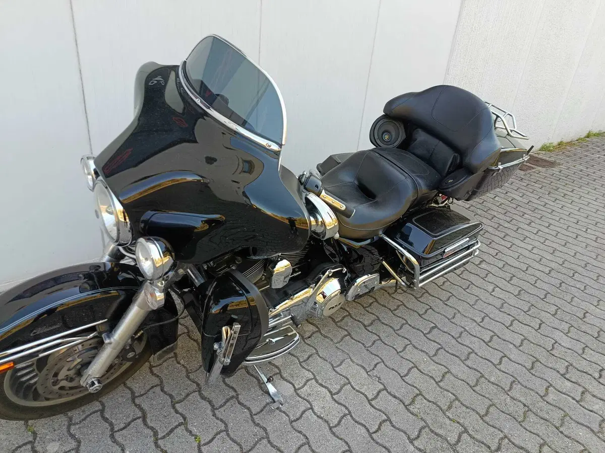 Harley-Davidson 1690 Electra Glide Classic (2010 - 12) - FLHTC (3)