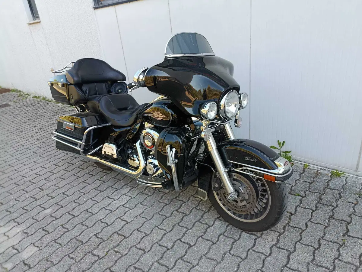 Harley-Davidson 1690 Electra Glide Classic (2010 - 12) - FLHTC (2)
