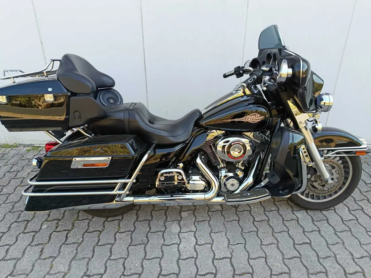 Harley-Davidson 1690 Electra Glide Classic (2010 - 12) - FLHTC (4)