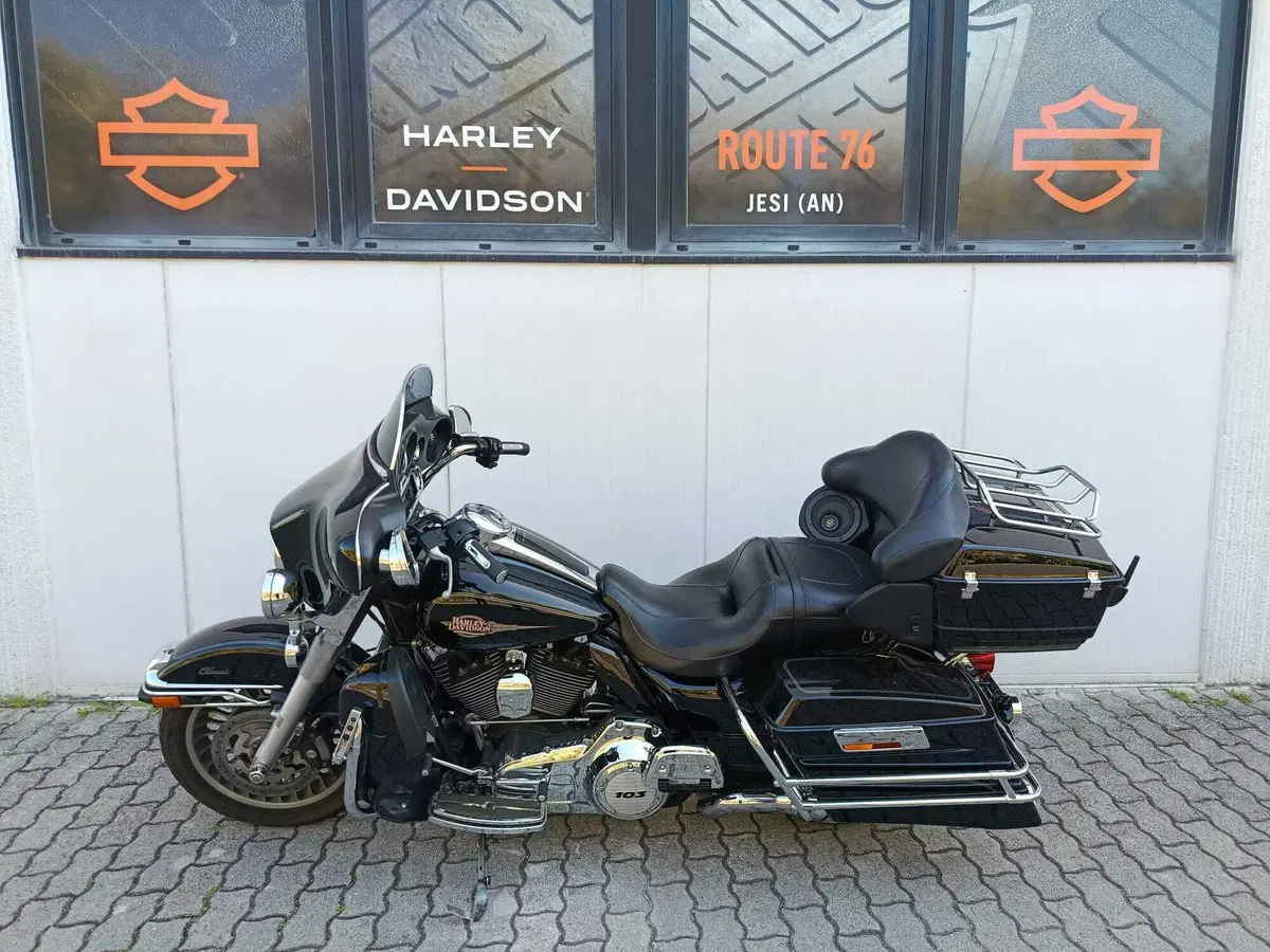 Harley-Davidson 1690 Electra Glide Classic (2010 - 12) - FLHTC (10)
