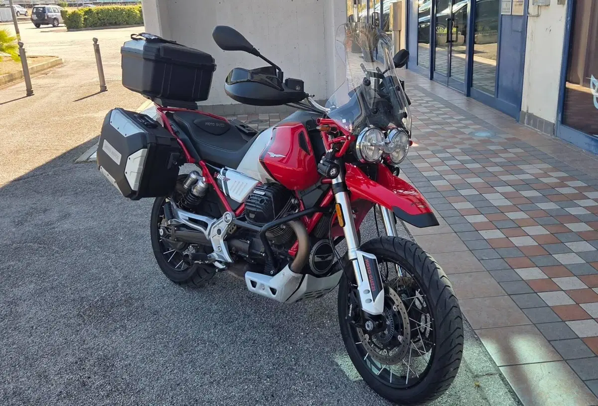Moto Guzzi V85 TT Evocative Graphics (2021 - 23) (3)