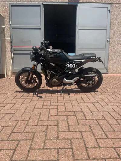 Husqvarna Svartpilen 401 (2021 - 23) usata