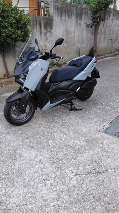 Yamaha X-Max 300 Tech Max (2025 - 26) usata