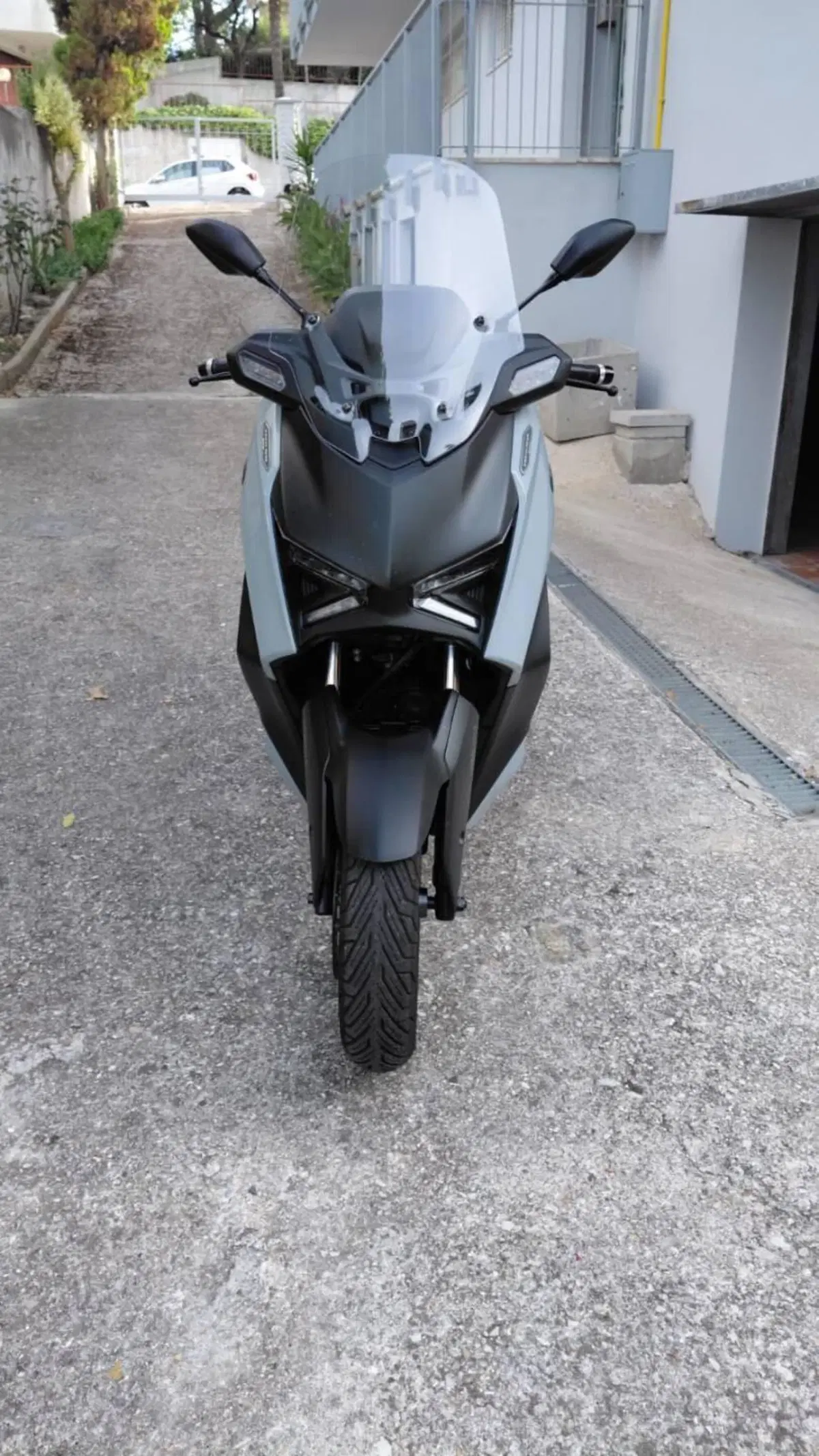 Yamaha X-Max 300 Tech Max (2025 - 26) (3)