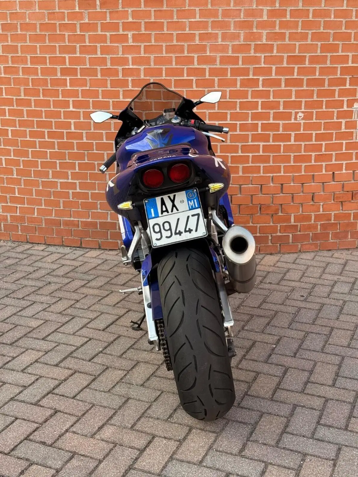 Yamaha YZF R1 (2000 - 01) (4)