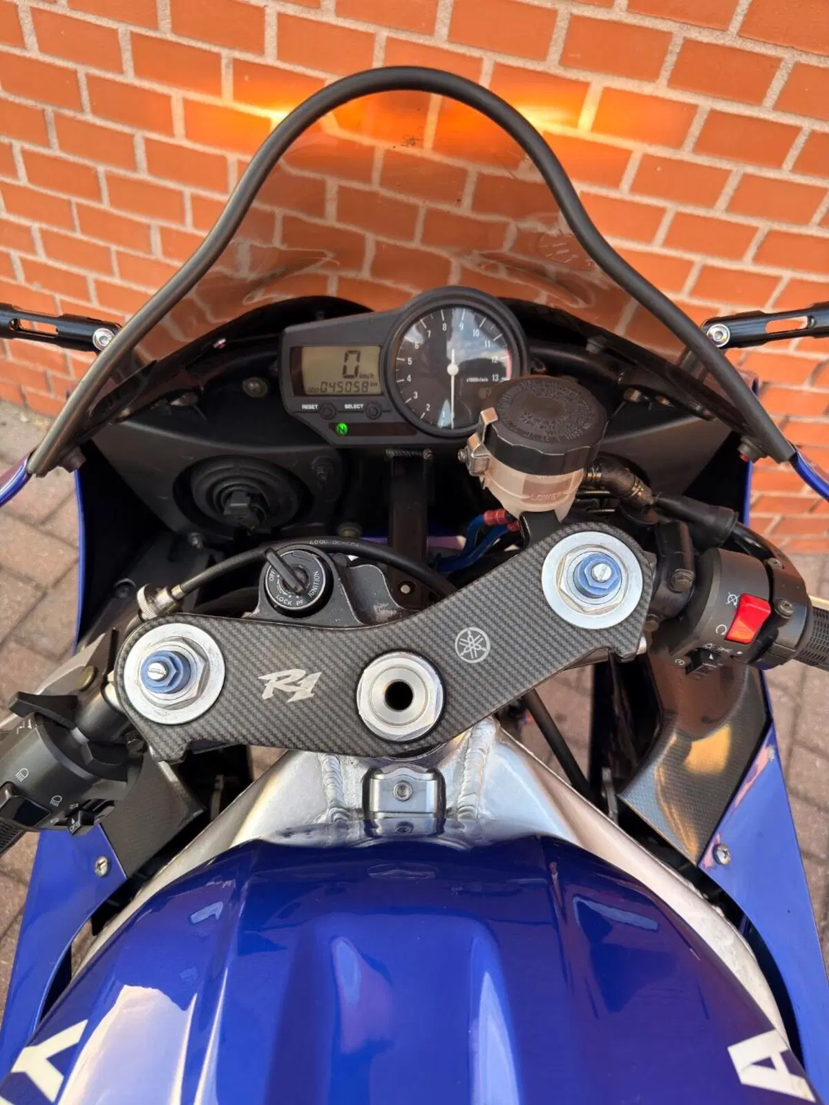 Yamaha YZF R1 (2000 - 01) (5)