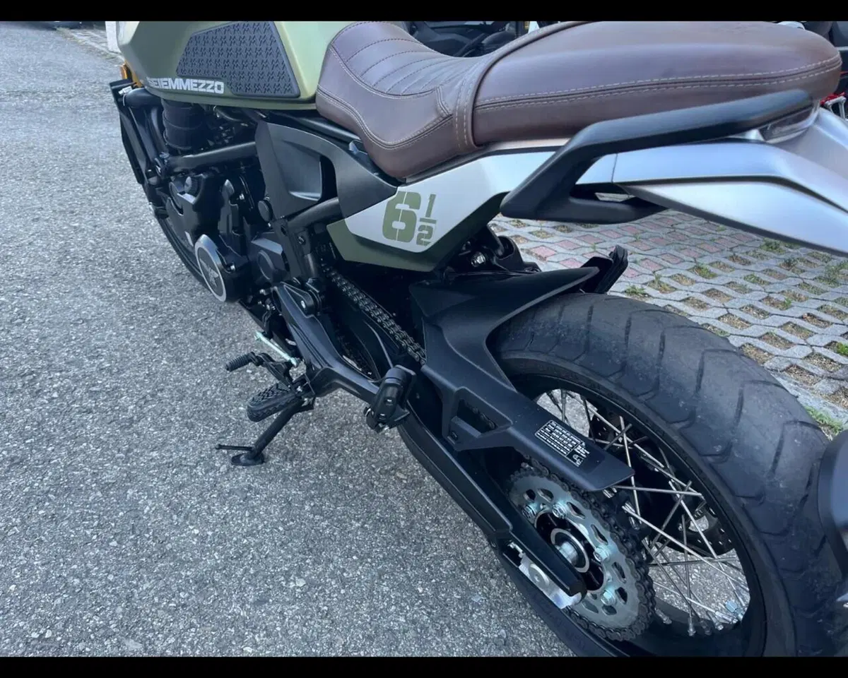 Moto Morini SEIEMMEZZO SCR (2022 - 26) (12)