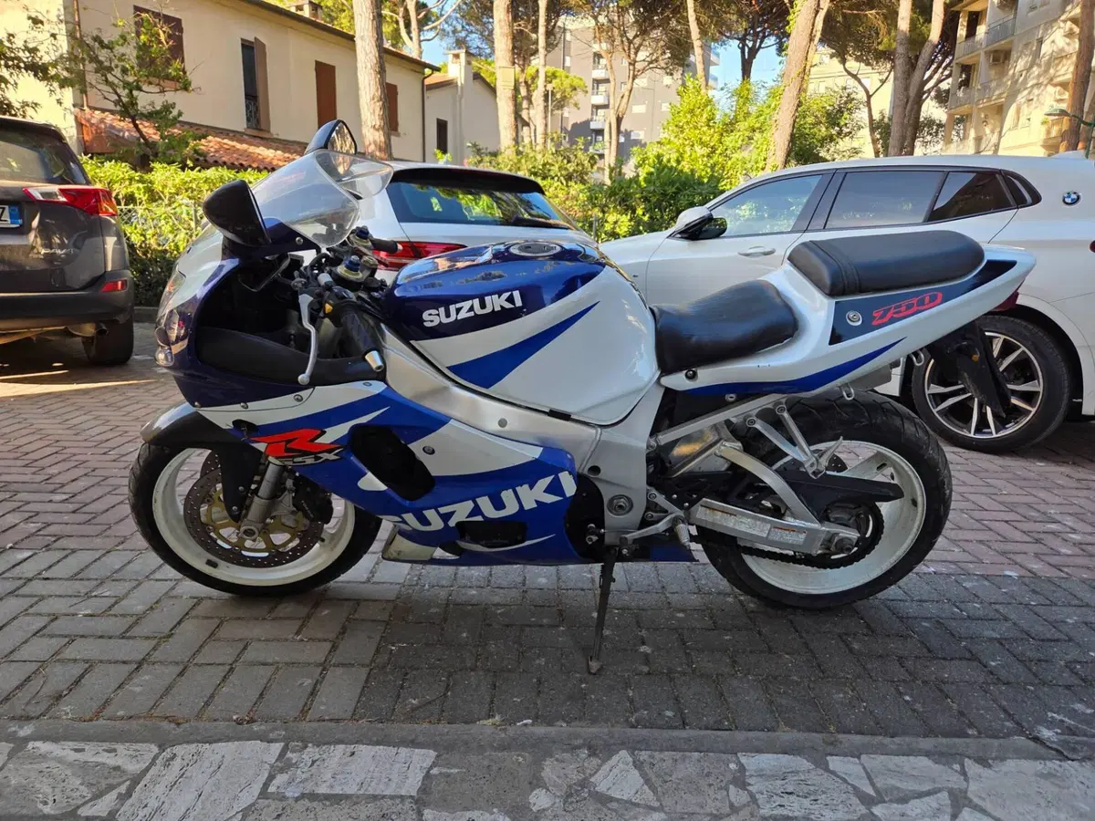 Suzuki GSX R 750 (1999 - 03) (2)