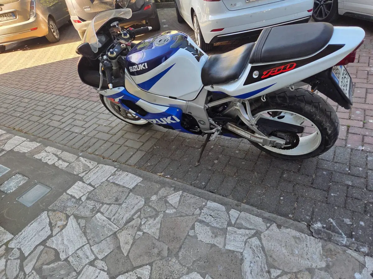 Suzuki GSX R 750 (1999 - 03) (7)