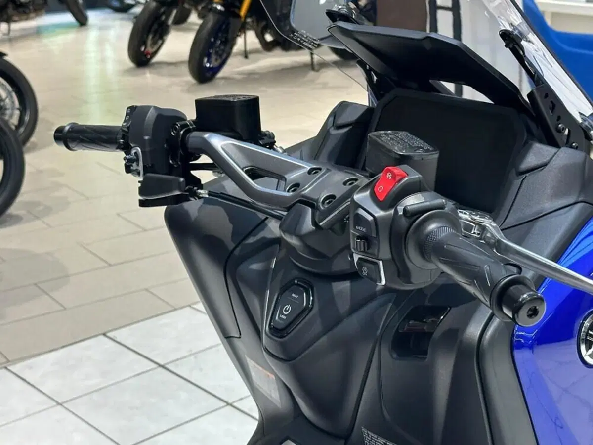 Yamaha T-Max 560 (2025 - 26) (4)