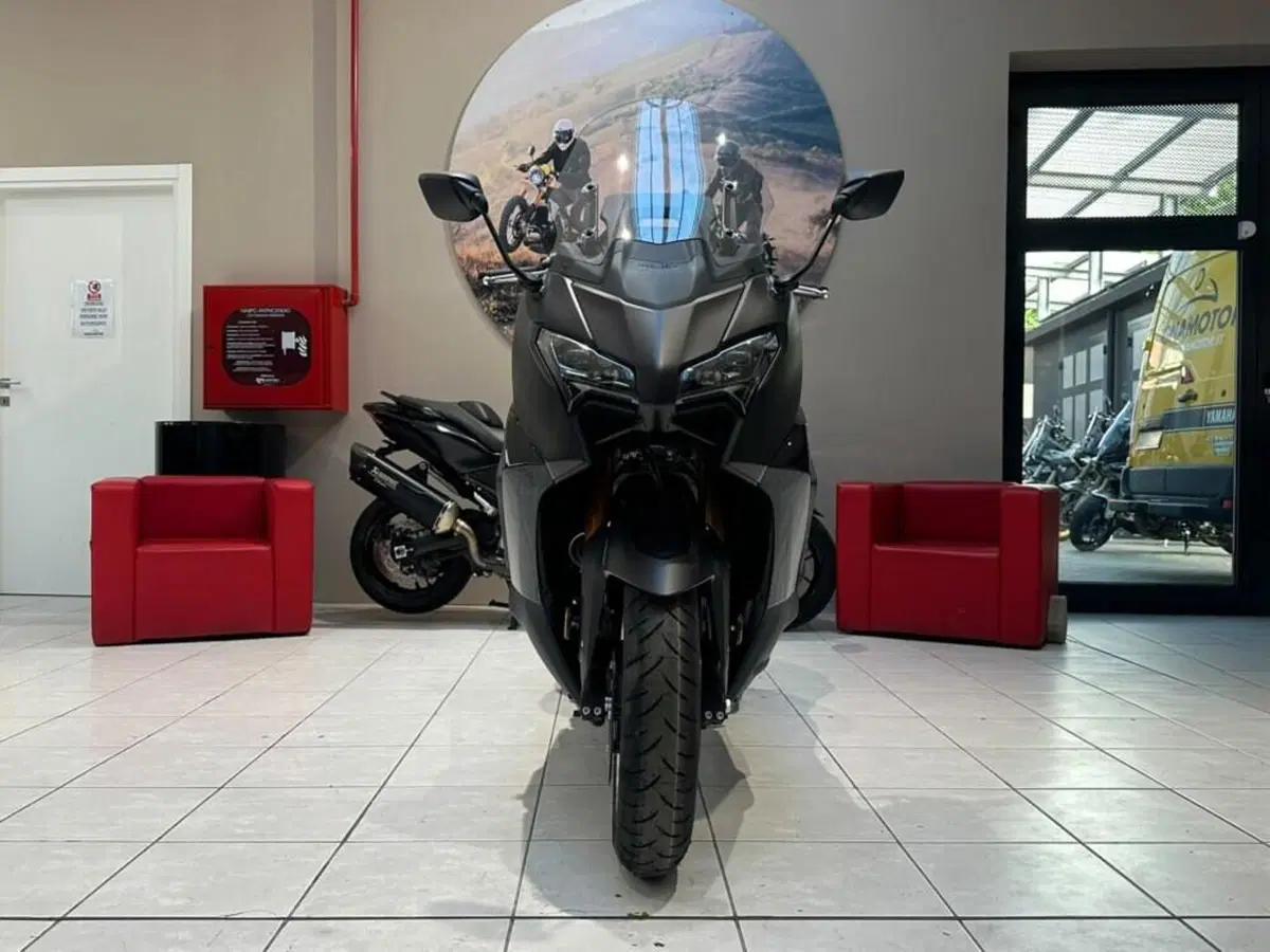 Yamaha T-Max 560 Tech Max (2025 - 26) (2)
